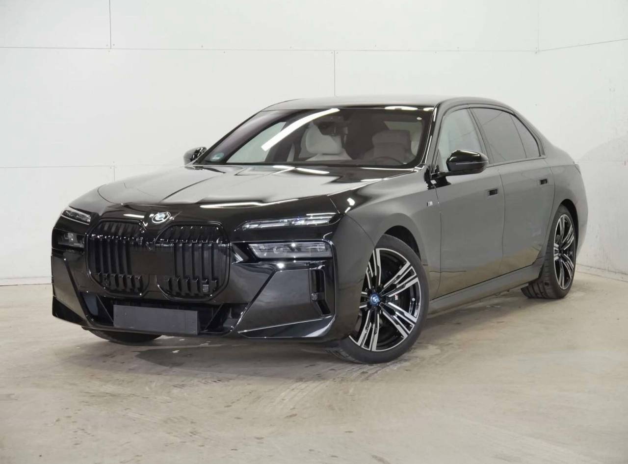 BMW I7