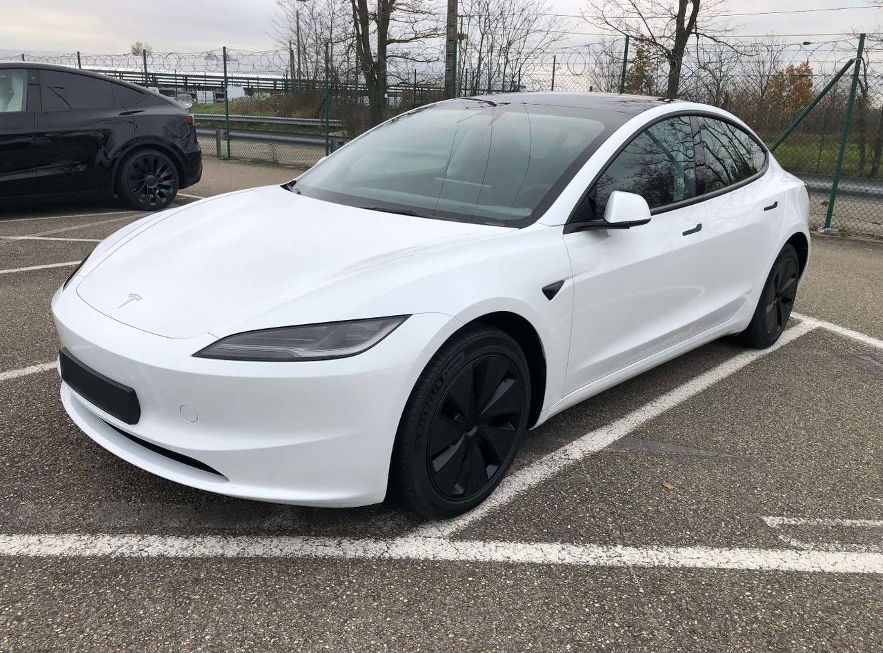  Tesla Model 3