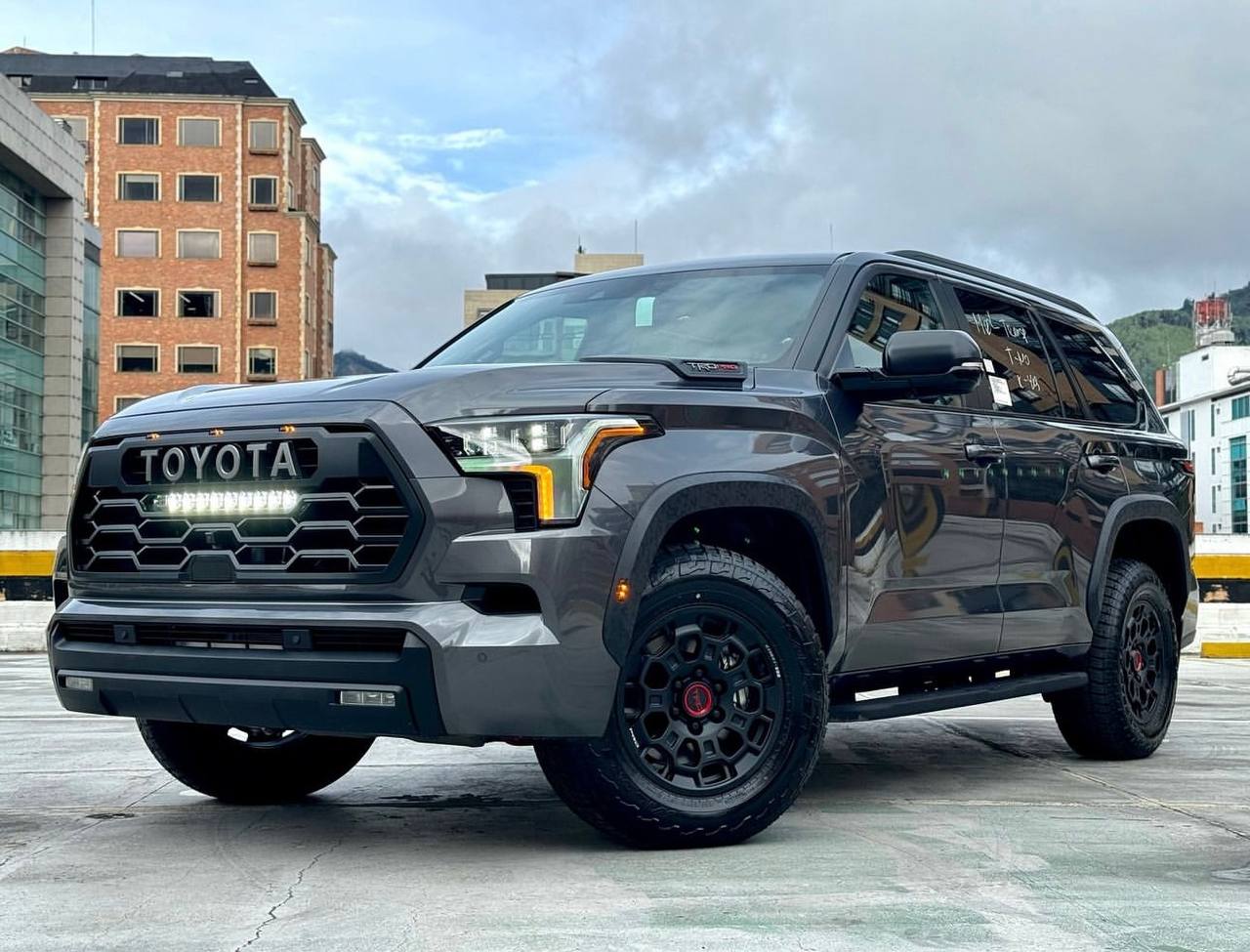 Toyota Sequoia