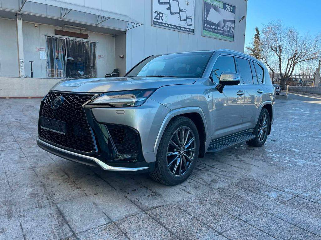 Lexus LX600