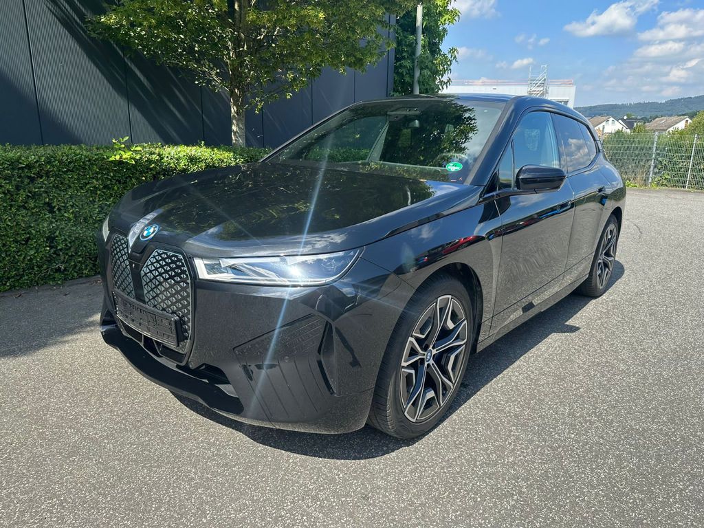 BMW iX